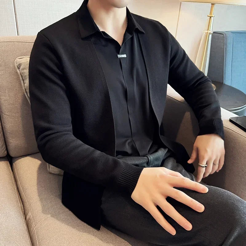 (KIT ÉLEGANCE SUPREME QUALITY A+)  CAMISA JOHN KARLO PREMIUM COM EFEITO CARDIGAN E DESIGN DE SOBREPOSIÇÃO + RELÓGIO DE LUXO Á PROVA D'ÁGUA MARCA CURREN ORIGINAL