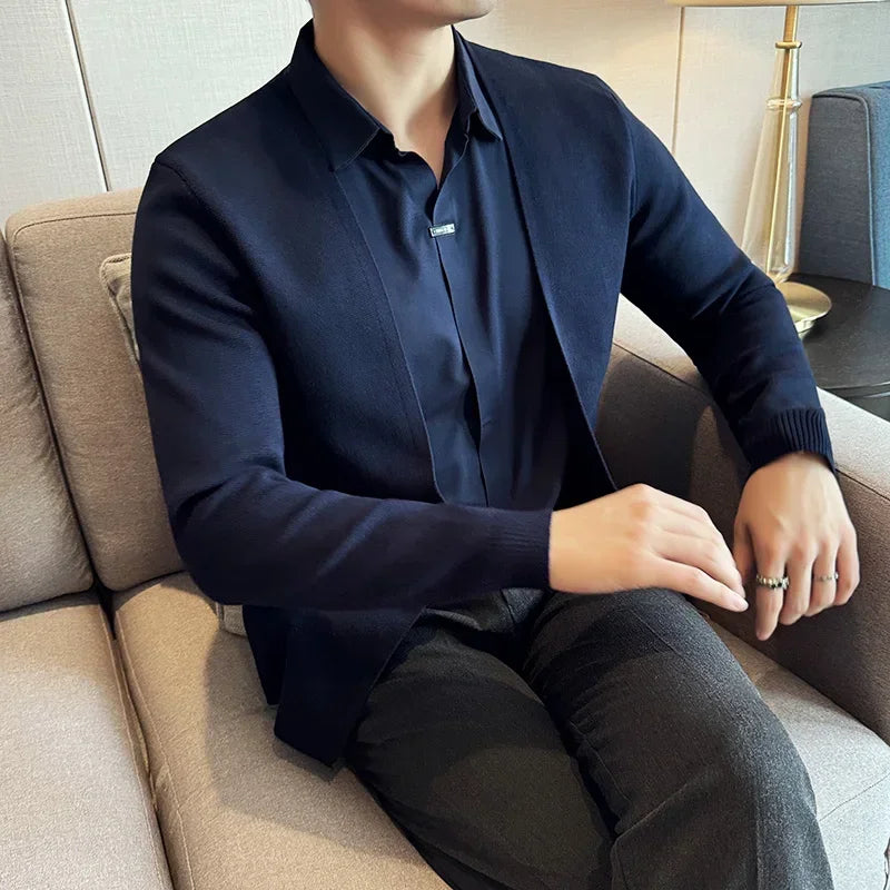 (KIT ÉLEGANCE SUPREME QUALITY A+)  CAMISA JOHN KARLO PREMIUM COM EFEITO CARDIGAN E DESIGN DE SOBREPOSIÇÃO + RELÓGIO DE LUXO Á PROVA D'ÁGUA MARCA CURREN ORIGINAL